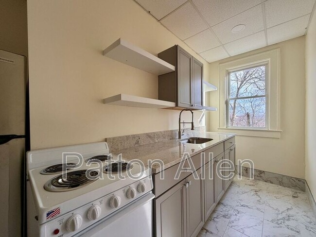 Building Photo - 43 Ravenscroft Dr