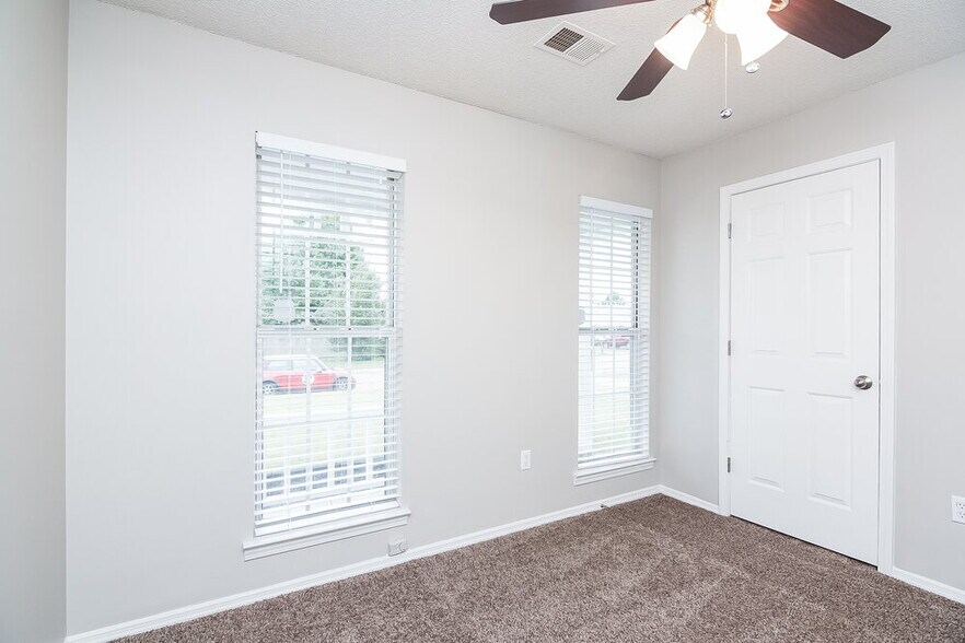 Building Photo - 10102 Williford Dr