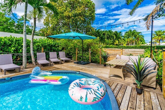 Building Photo - 427 NE 107th St