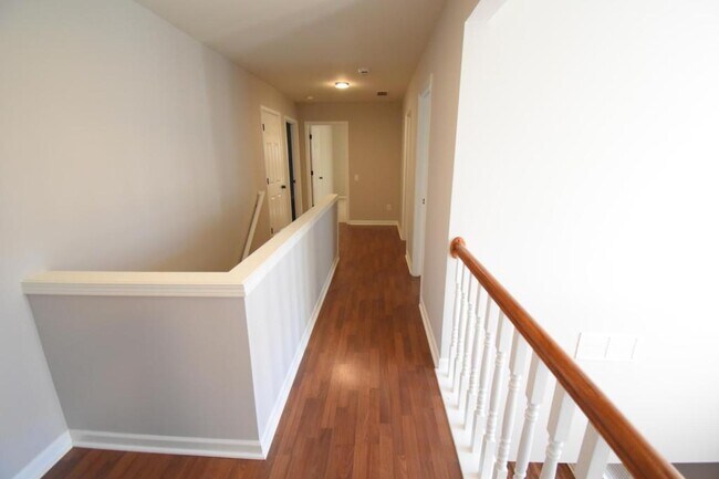 Building Photo - 6827 Braddock Ln