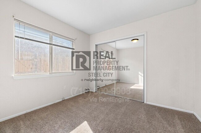 Building Photo - 1014 Pinecrest Dr