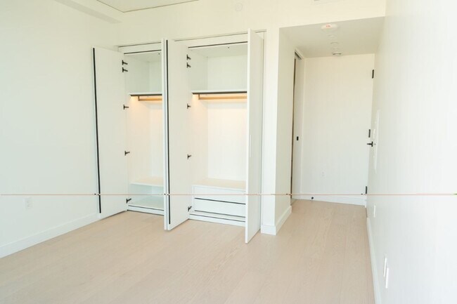 Building Photo - 2Bd/2Ba Seattle Condo