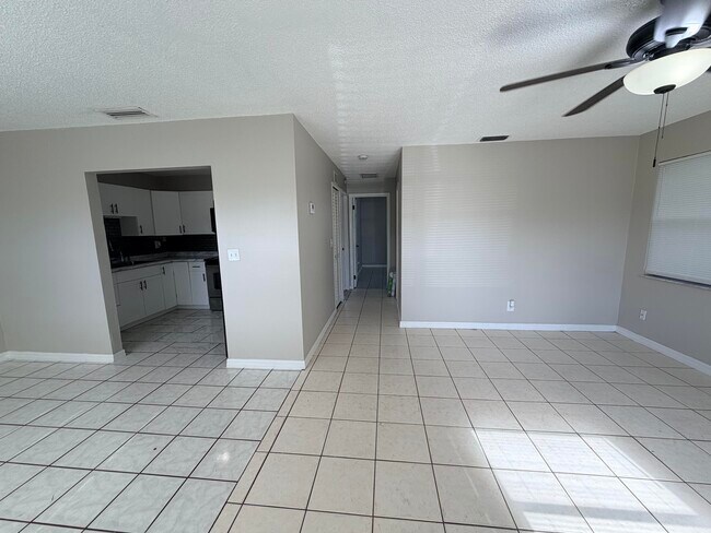 Building Photo - 3594 Almar Rd