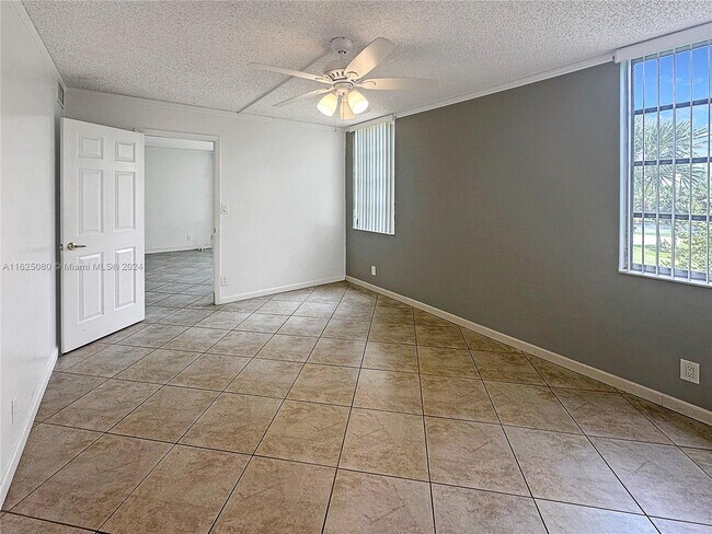 Building Photo - 1911 Sabal Palm Dr