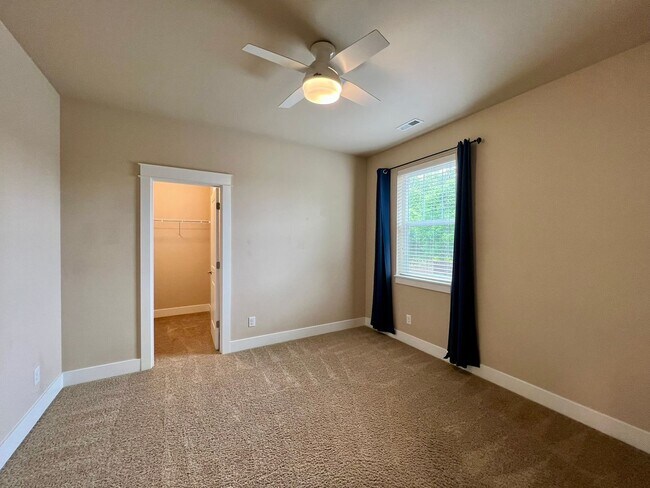 Building Photo - Large 5 Bedroom Home in Tumwater
