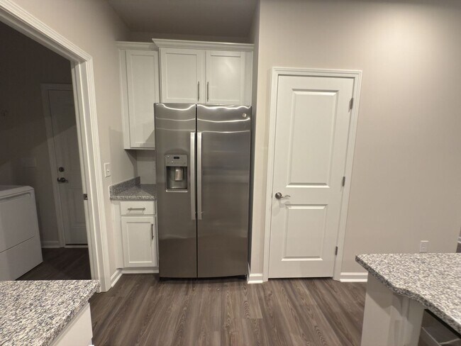 Building Photo - 685 Count Fleet Ct