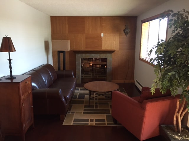 Building Photo - 391 Grand Avenue - New Carpet!