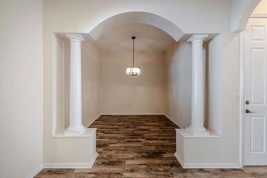 Building Photo - 2536 Bella Vista Cir