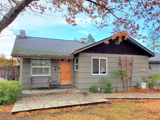 Building Photo - 1638 Jasmine Ave