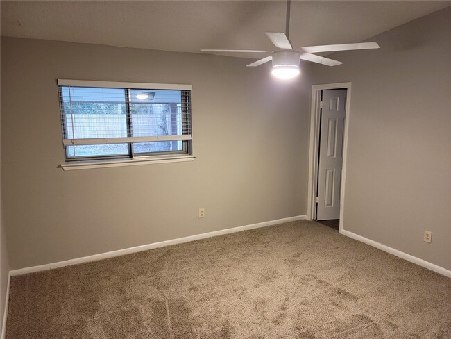 Building Photo - 343 Windsor Square