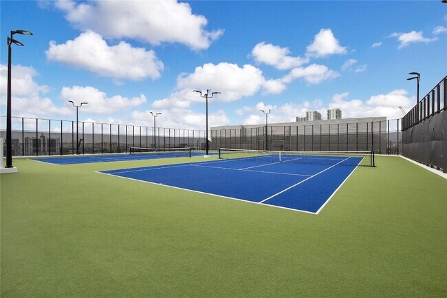 Building Photo - 851 NE 1st Ave