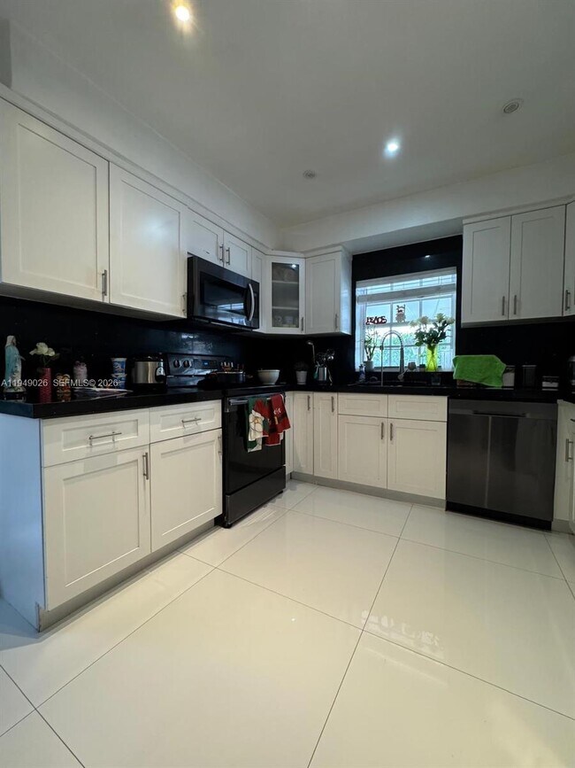 Building Photo - 3551 Palm Ave