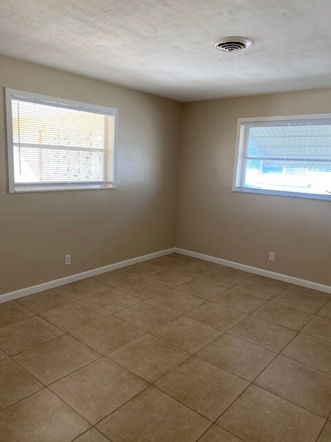 Building Photo - 1765 NE 45th St