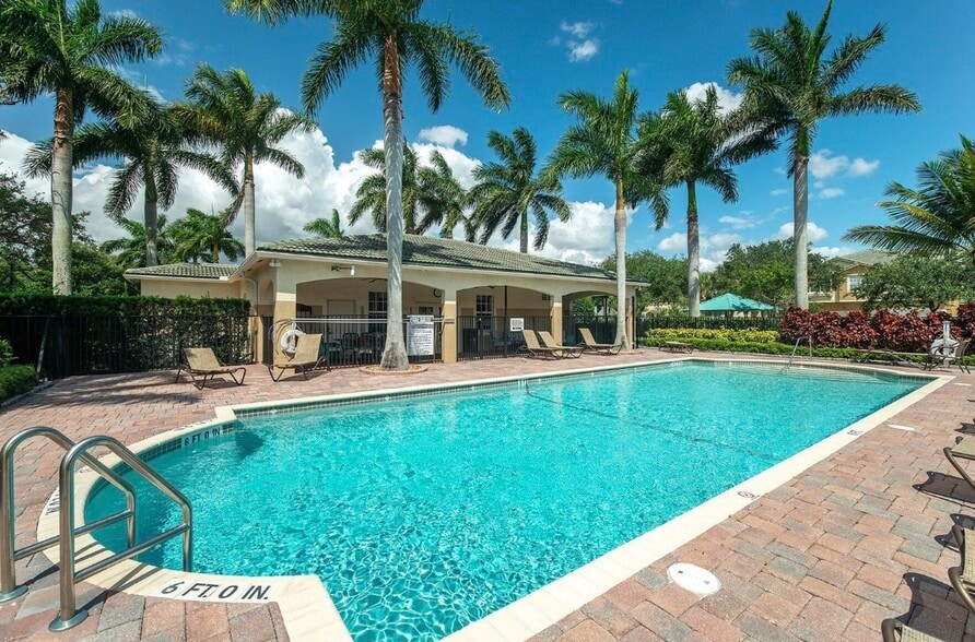 Building Photo - 2996 SE Lexington Lakes Dr