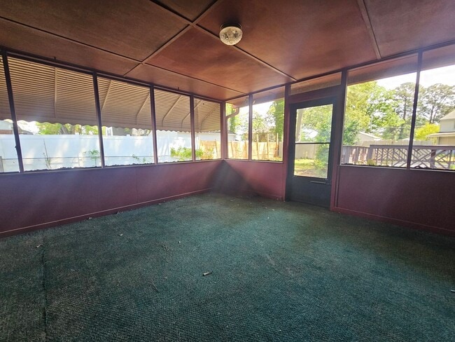 Building Photo - Manor View