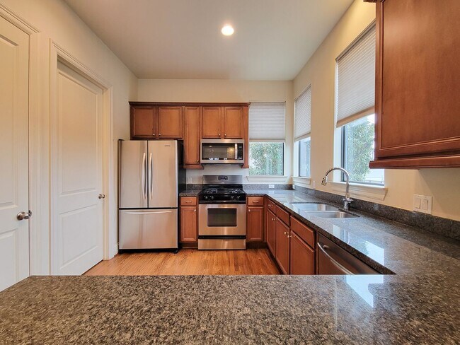 Building Photo - Stunning Corner Unit with Breathtaking Views!