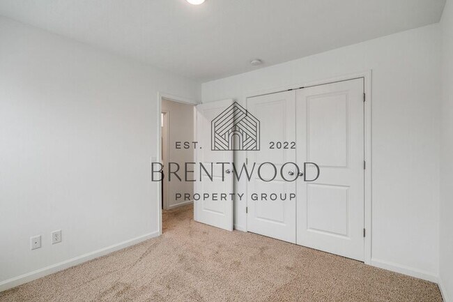 Building Photo - 7237 Gln Pk Wy