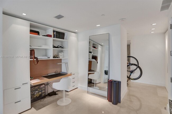 Building Photo - 3535 Hiawatha Ave