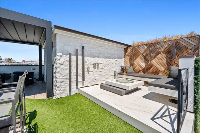 Building Photo - 2037 E Ocean Blvd