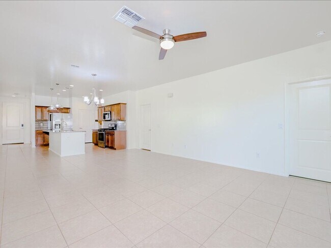 Building Photo - 3 Bedroom 2 Bathroom With Den      SOLAR P...
