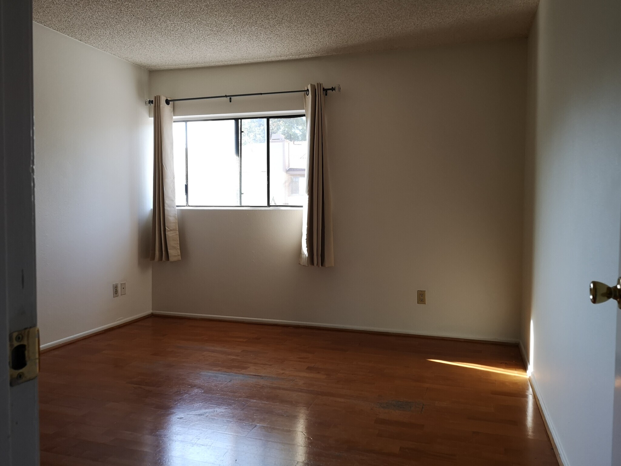 Building Photo - 609 S College Ave