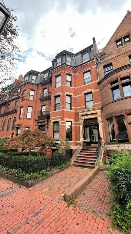 Building Photo - 190 Marlborough St