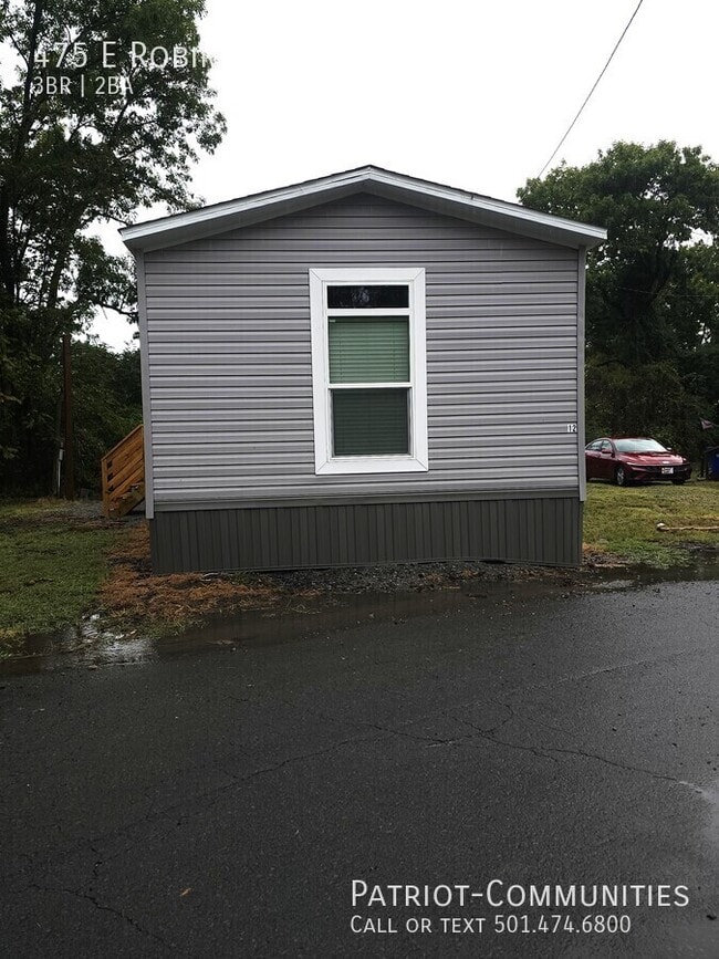 Building Photo - 475 E Robins St