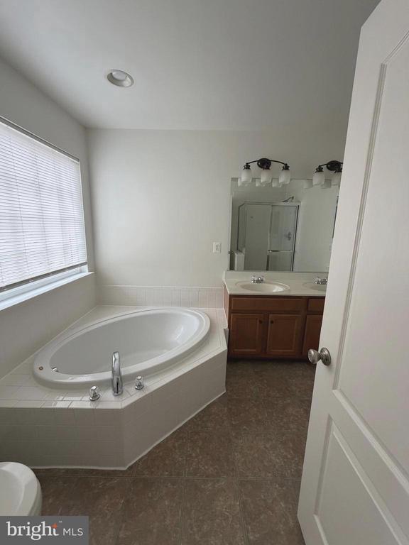 Building Photo - 388 Starkey's Landing