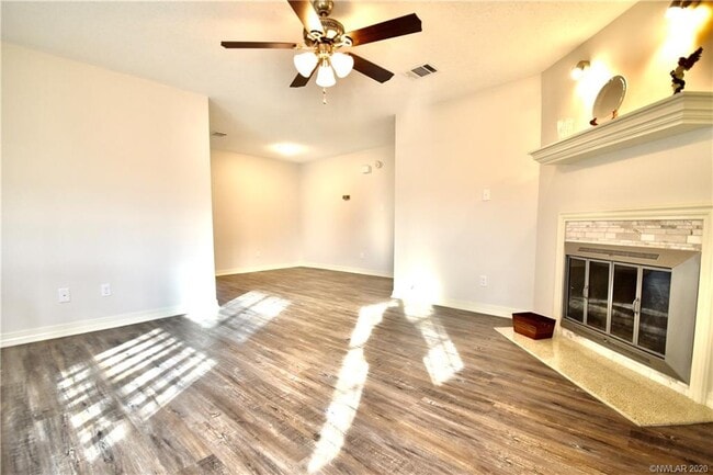 Building Photo - 41 Meadow Creek Dr