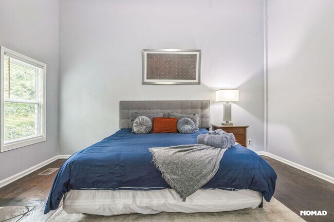 Building Photo - Spacious 4BR House in Atlanta