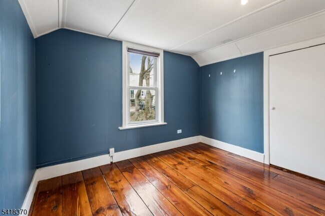 Building Photo - 32 Edgewood Rd