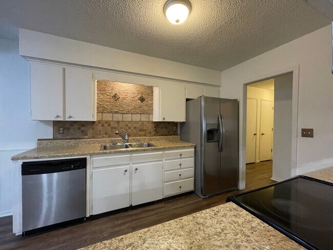 Building Photo - Beautifully Maintained Single-Level Home