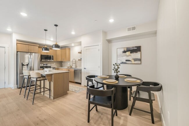Building Photo - 1522 Quail Dr