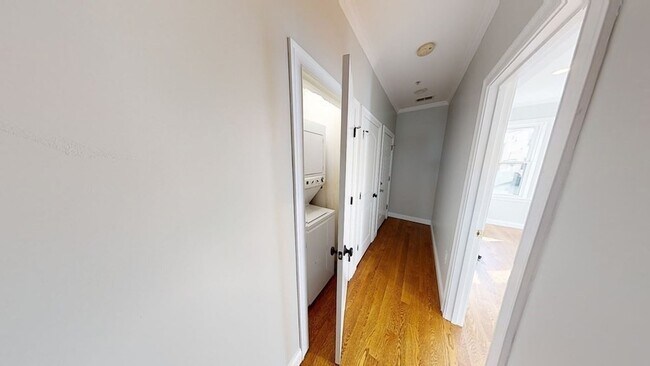 Building Photo - 27 Chestnut Ave