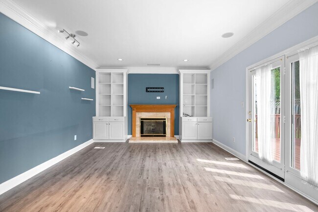 Building Photo - 13111 Venetian Rd