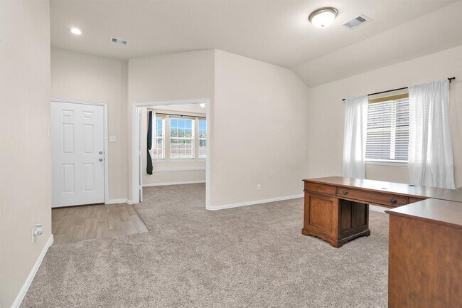 Building Photo - 223 Shoreview Dr