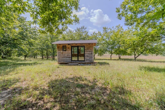 Building Photo - 7825 S Lake Leelanau Dr
