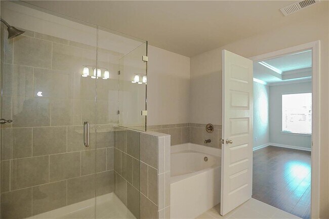 Building Photo - 2304 Shetley Creek Dr