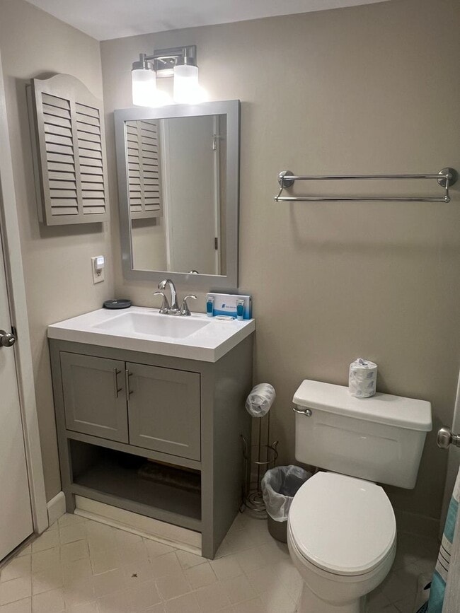 Building Photo - Unfurnished First Floor 3BR Condo in Sea P...