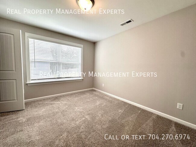 Building Photo - 6511 Wildbrook Dr