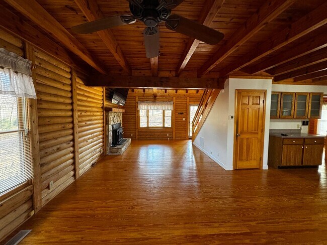 Building Photo - 257 Kim St