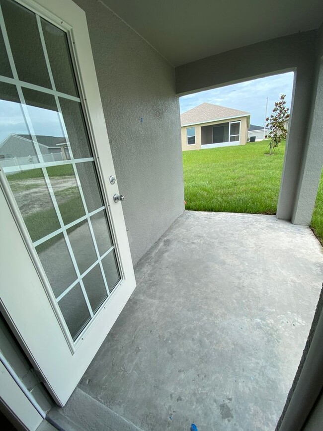 Building Photo - 4-Bedroom, 2-Bathroom in Winter Haven