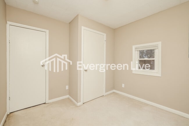 Building Photo - 4555 Oakdell Ave