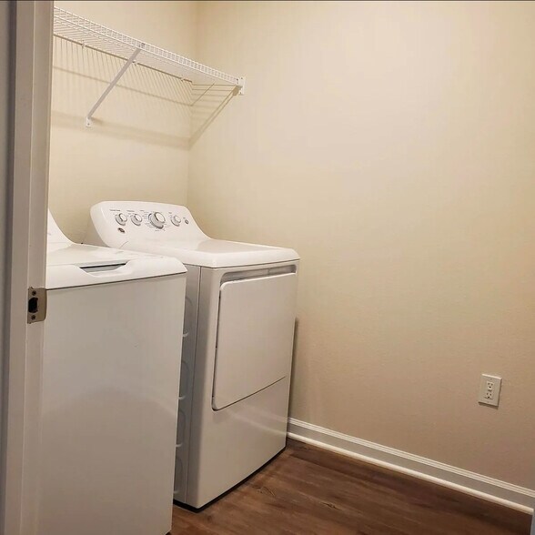 Building Photo - Room in House on Creedmore Hills Dr