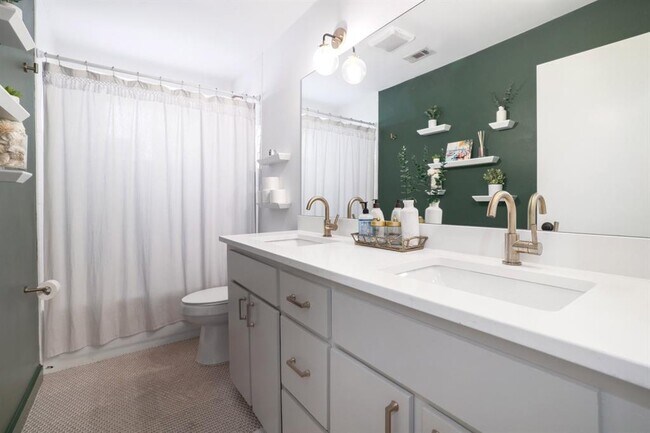 Building Photo - 2205 Trede Dr