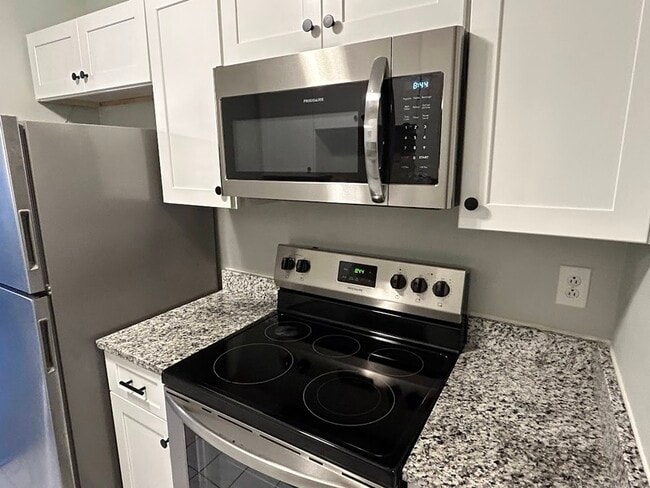 Building Photo - 2014 Hobbs Rd SE