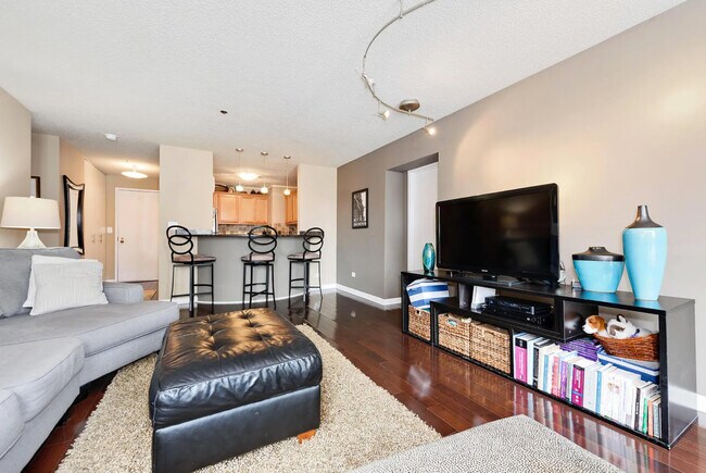 Building Photo - 111 W Maple St