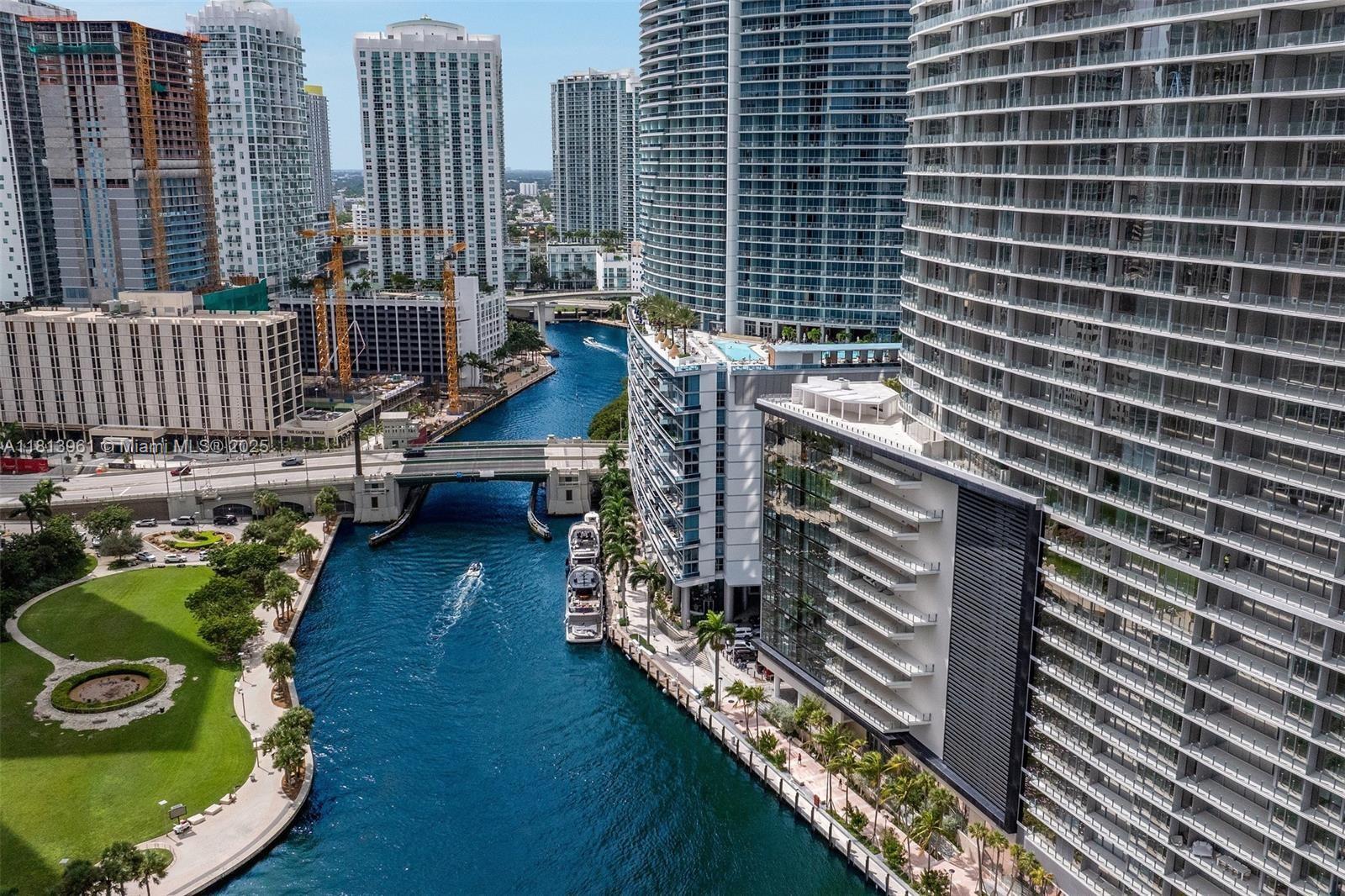 Building Photo - 300 Biscayne Boulevard Way