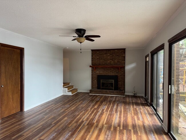 Building Photo - Four Bedroom Lake House in Denver