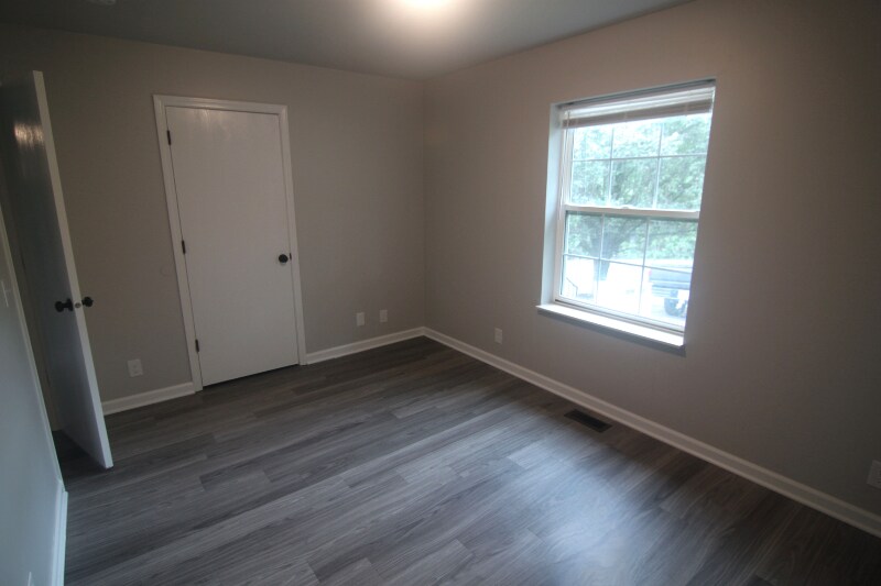 Building Photo - 256 Chestnut Ln
